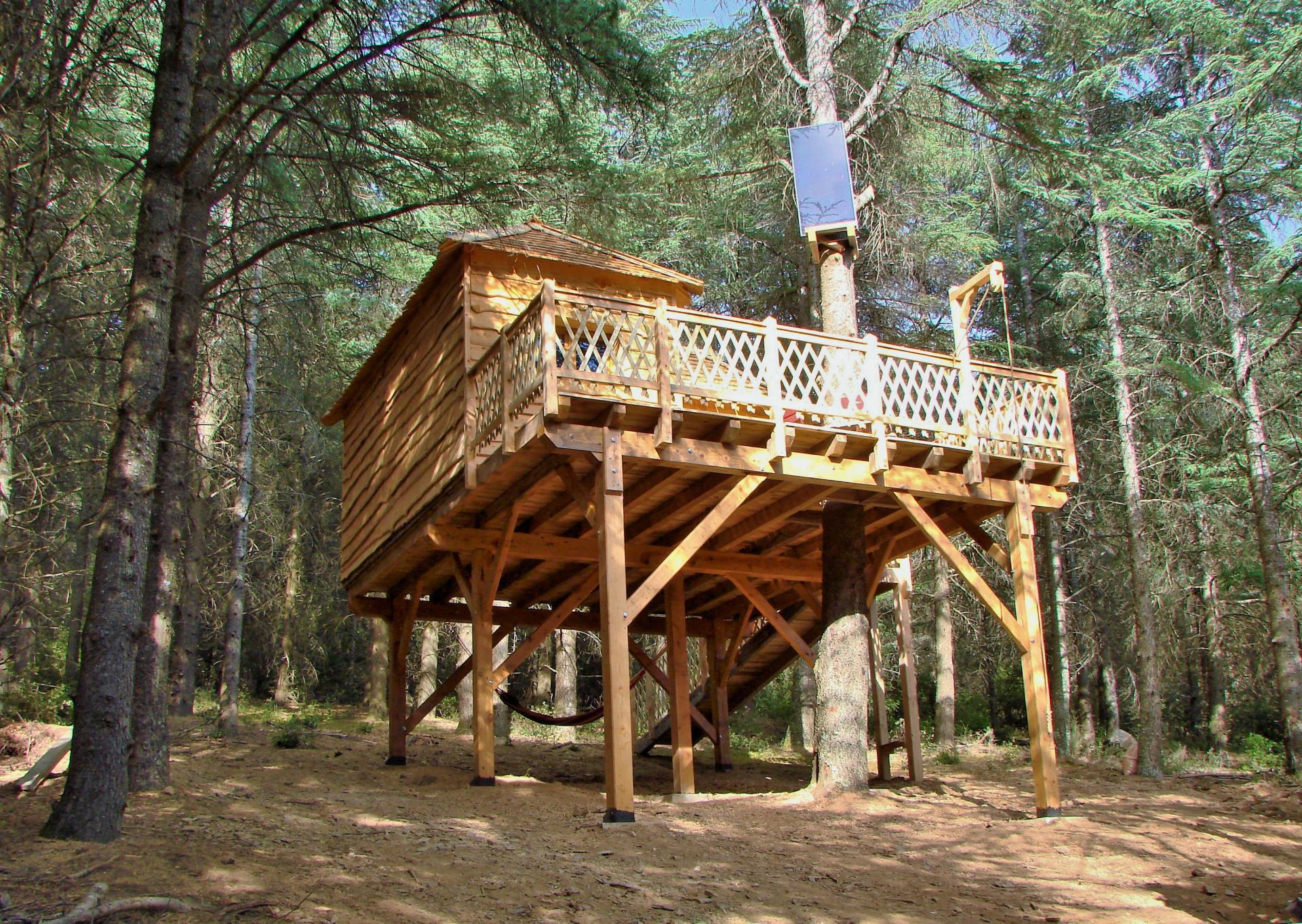 Cabane chevreuil, pour 5 à 6 personnes.